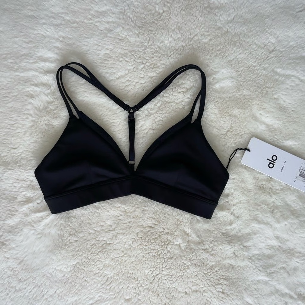 NWT Alo yoga Airlift Layer Up Strappy Back Sports Bra Black XS